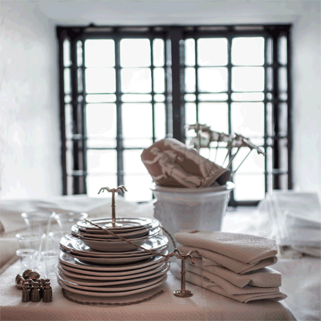 Glas, Porslin & Dukning, Hemliv