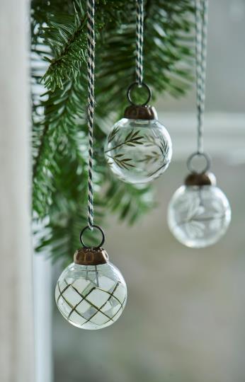 Julgranskulor Mini med gröna mönster i glas, 12-pack – IB Laursen