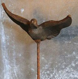 Fågel med vingar på pinne