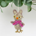 OWL WITH PINK SCARF Hänge