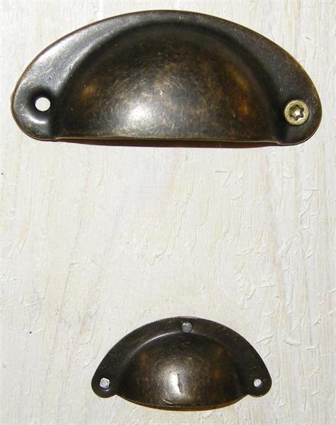 Skålhandtag, antikfärgad, 8 cm, Skyrup
