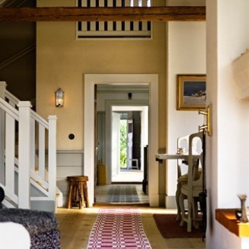 Glesripsmatta rutig röd/vit 60x350 Produktkategori: Mattor & Gardiner. Köp hos Byggnadsvardskompaniet.se