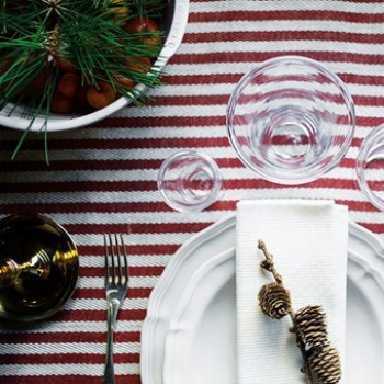 Löpare - rullgardinstyg röd Produktkategori: Mattor & Gardiner. Köp hos Byggnadsvardskompaniet.se