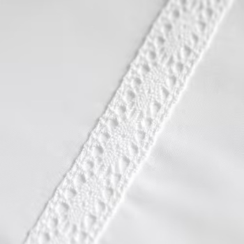 Örngott, spets, bomull, Shyness Produktkategori: Inredning. Köp hos Byggnadsvardskompaniet.se