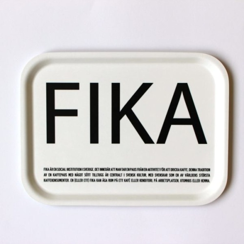 Bricka Fika Produktkategori: Glas, Porslin & Dukning, Hemliv. Köp hos Byggnadsvardskompaniet.se