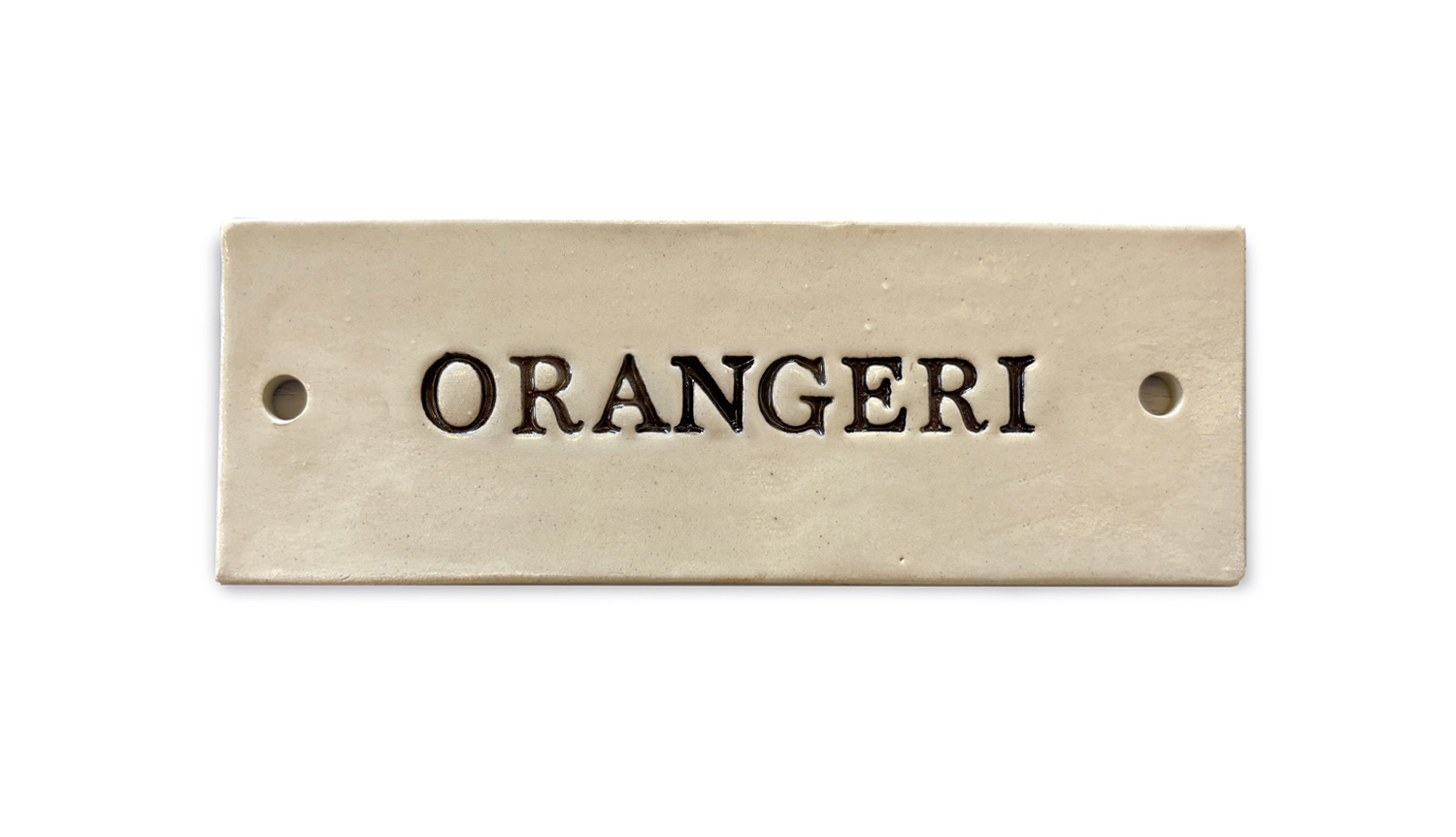 Orangeri – Handgjord keramikskylt Produktkategori: Skyltar. Köp hos Byggnadsvardskompaniet.se