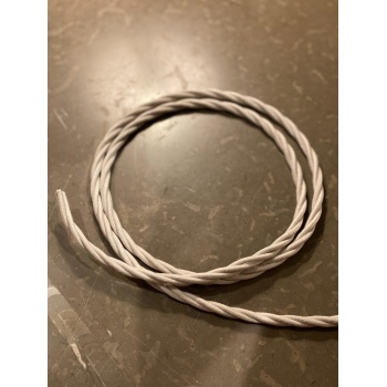 Tvinnad textilsladd i bomull – gråbeige Produktkategori: Sladdar. Köp hos Byggnadsvardskompaniet.se