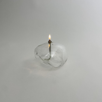 Oljelampa i munblåst glas – Ljusmoln XL Produktkategori: Oljelampor. Köp hos Byggnadsvardskompaniet.se