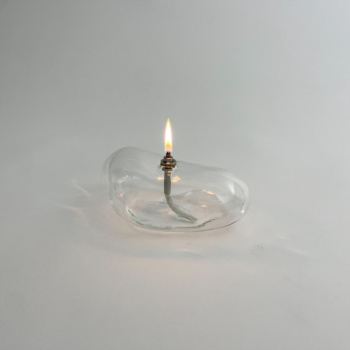 Oljelampa i munblåst glas – Ljusmoln M Produktkategori: Oljelampor. Köp hos Byggnadsvardskompaniet.se