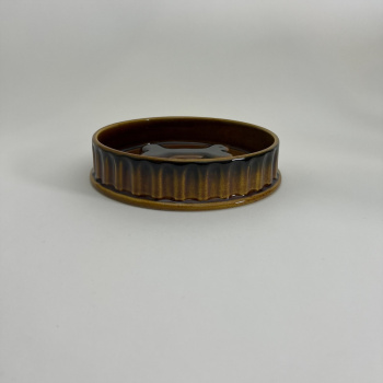 Hundskål i keramik – brun Produktkategori: Hemliv. Köp hos Byggnadsvardskompaniet.se