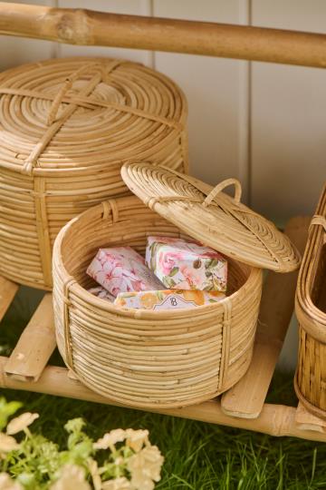 Dofttvål i omslag - Mandel Produktkategori: Tvål. Köp hos Byggnadsvardskompaniet.se