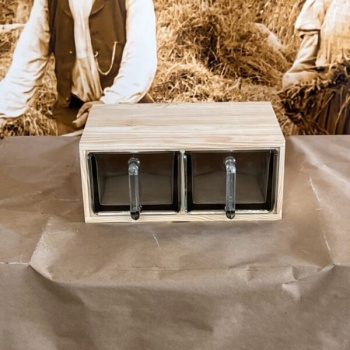 Liten kryddhylla med burkskäppor i glas Produktkategori: Förvaring. Köp hos Byggnadsvardskompaniet.se