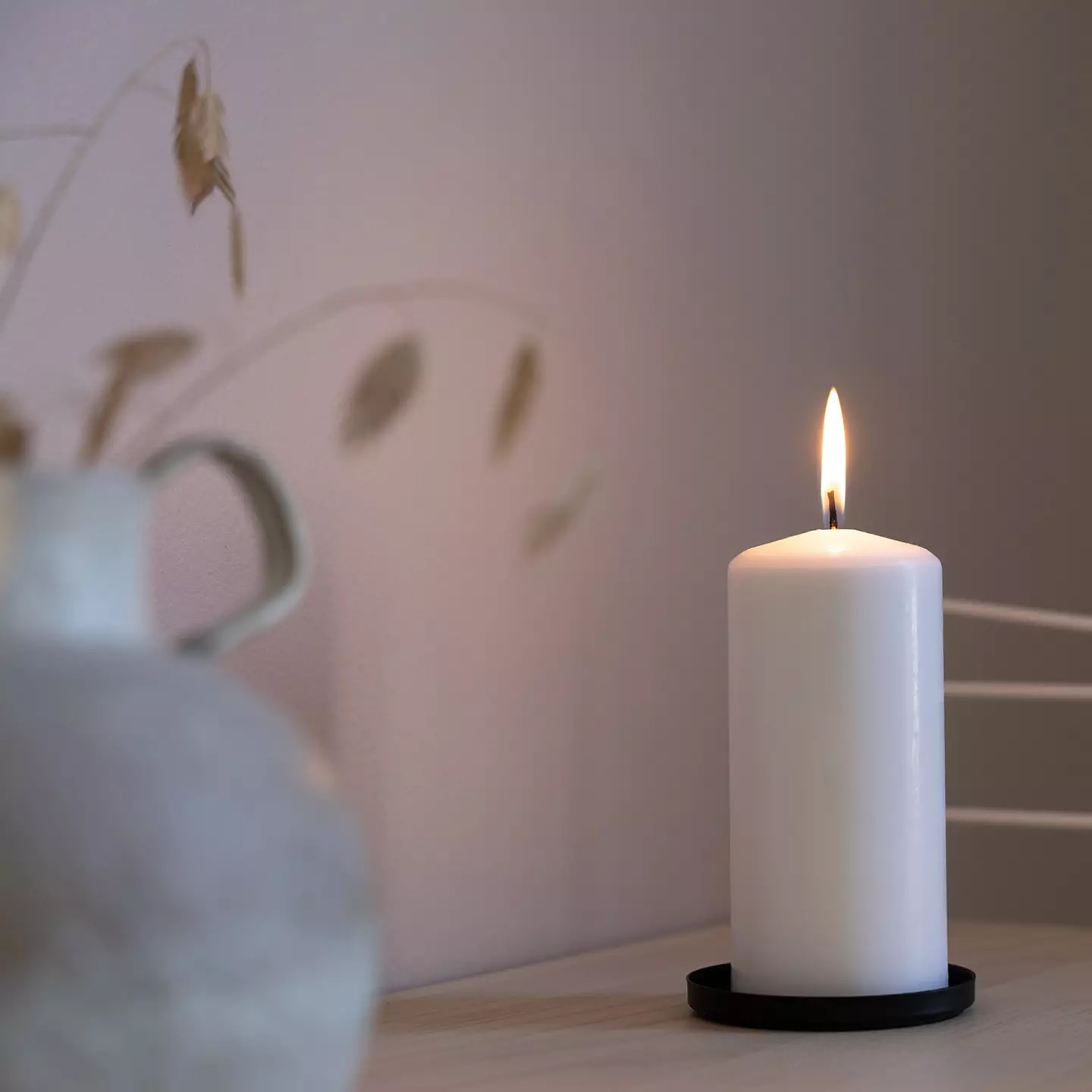 Ljusfat – Svart Metall (Ø90 mm) Produktkategori: Ljus. Köp hos Byggnadsvardskompaniet.se