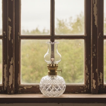 Oljelampa Skogsljus Klarglas Produktkategori: Oljelampor. Köp hos Byggnadsvardskompaniet.se