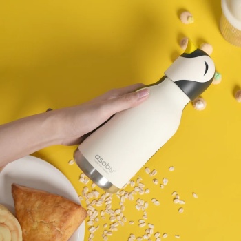 Vattenflaska Bestie – Pingvin – Asobu Produktkategori: Barn. Köp hos Byggnadsvardskompaniet.se