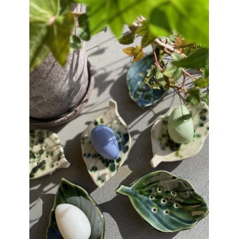 Tvålfat Blad - Emelie Wedhäll Produktkategori: Tvål. Köp hos Byggnadsvardskompaniet.se