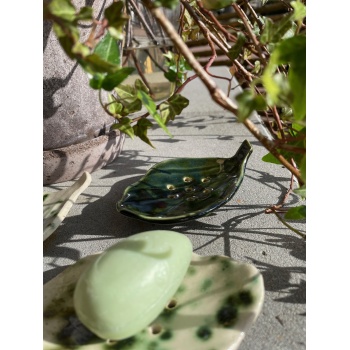 Tvålfat Blad - Emelie Wedhäll Produktkategori: Tvål. Köp hos Byggnadsvardskompaniet.se