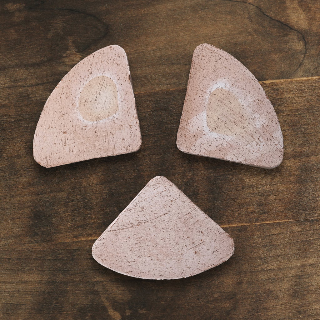Krukfot Triangel - Bergs Potter Produktkategori: Krukor och Keramik. Köp hos Byggnadsvardskompaniet.se